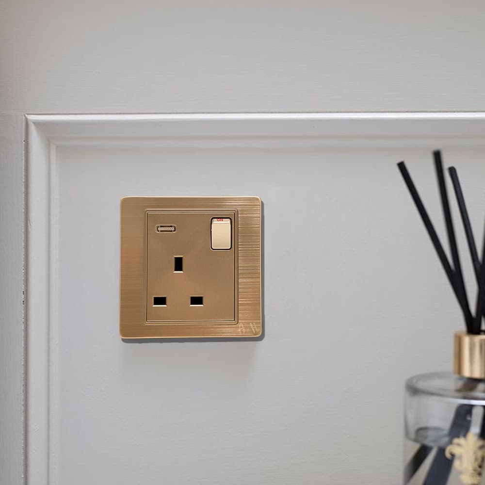 13A Sp Switched Socket 10Y
